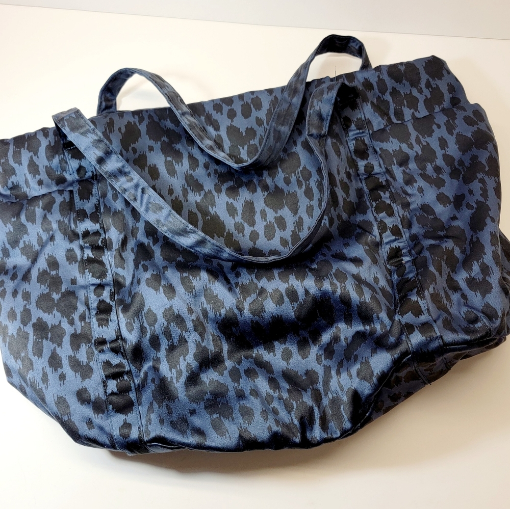 ♡ GAP Satin and Cotton Tote 16"x14" Animal Print, Overnight Bag